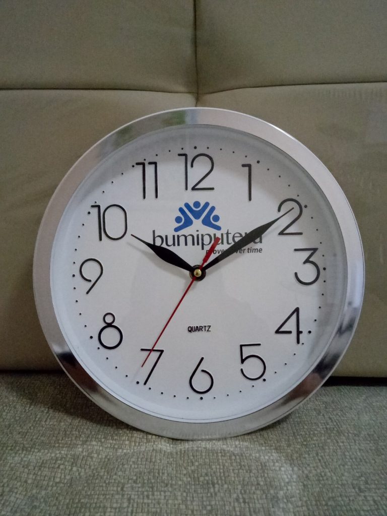 Cara Menggunakan Jam Dinding Custom untuk Mempromosikan Bisnis Anda